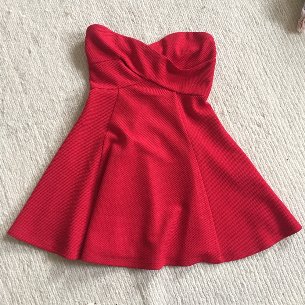 Strapless red Forever 21 mini dress 🌹